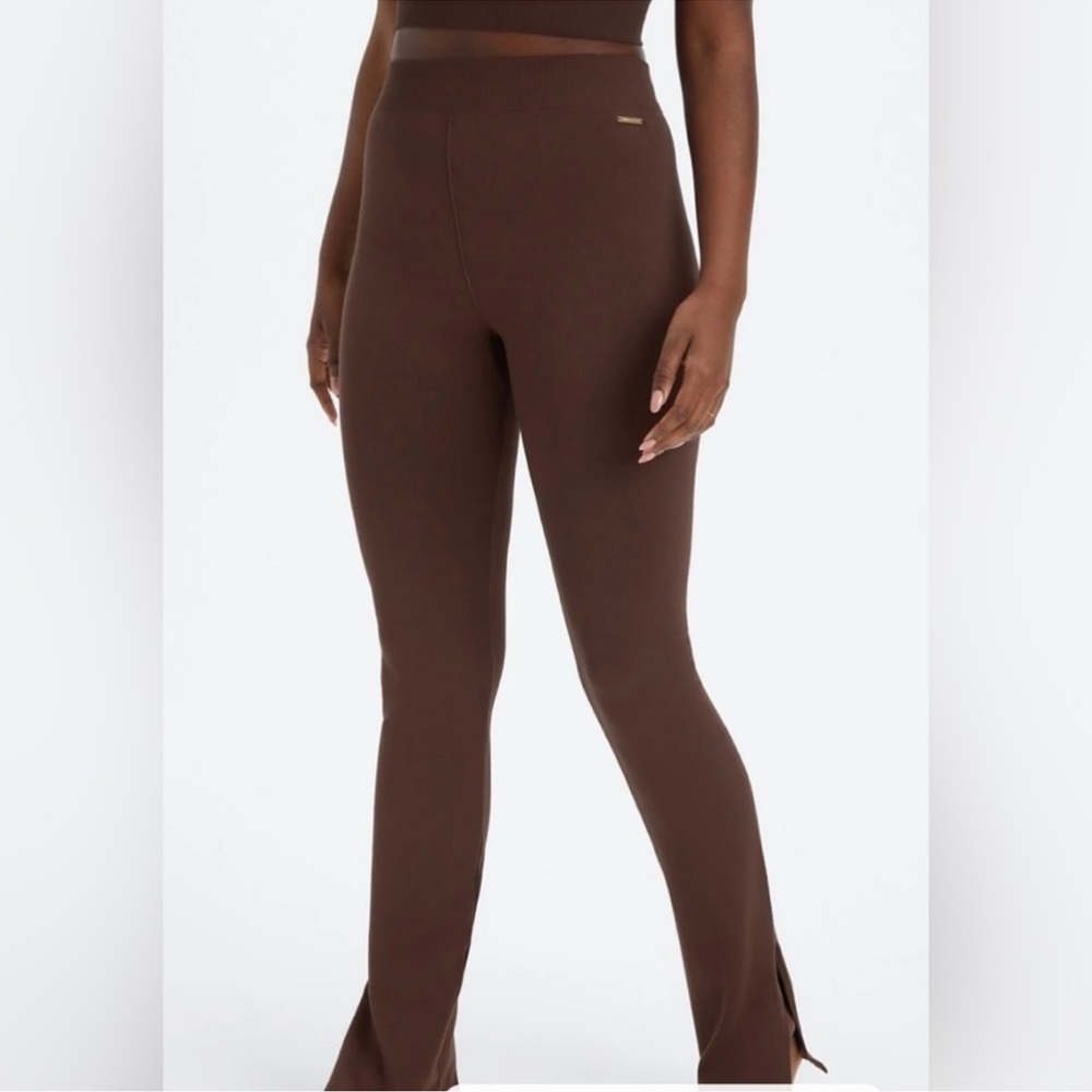 Fabletics Cloud Seamless High Waisted Pant In Chicory Coffee Medium - Picture 2 of 14